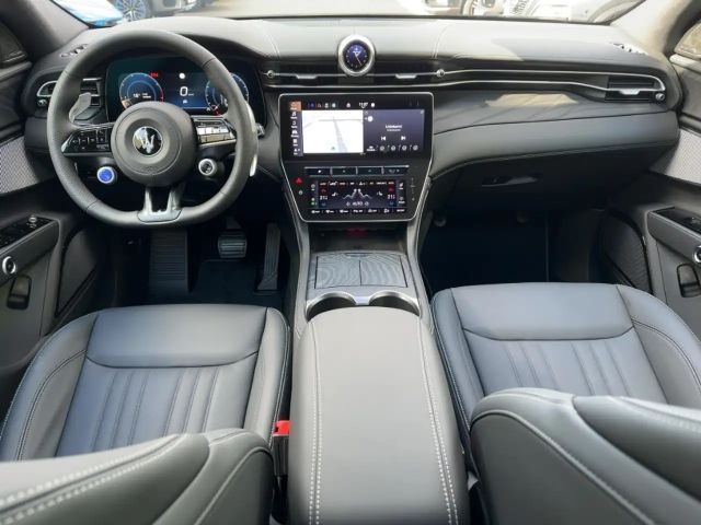 Maserati Grecale MY25 - 300PS - AWD - PANO - LED