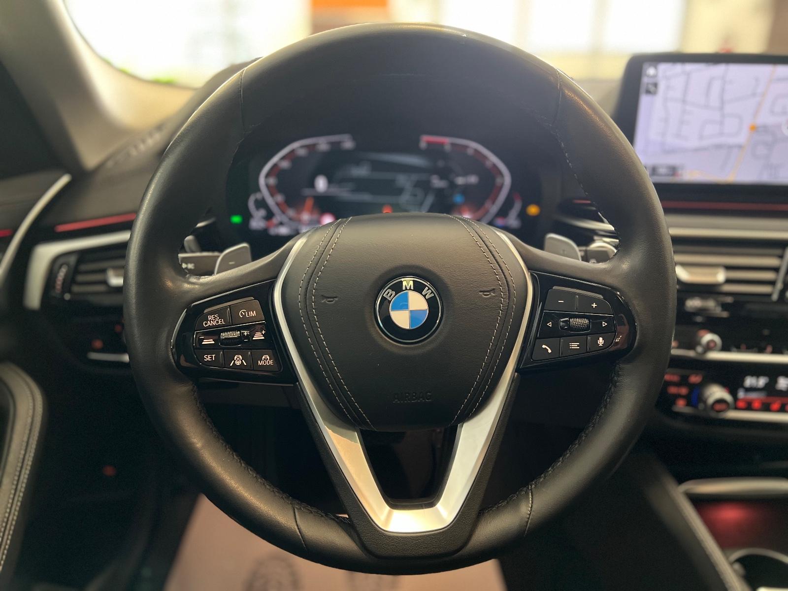 BMW 520 dxD/HUD/AHK/Massag&BelüftStz/Panor/LuxL