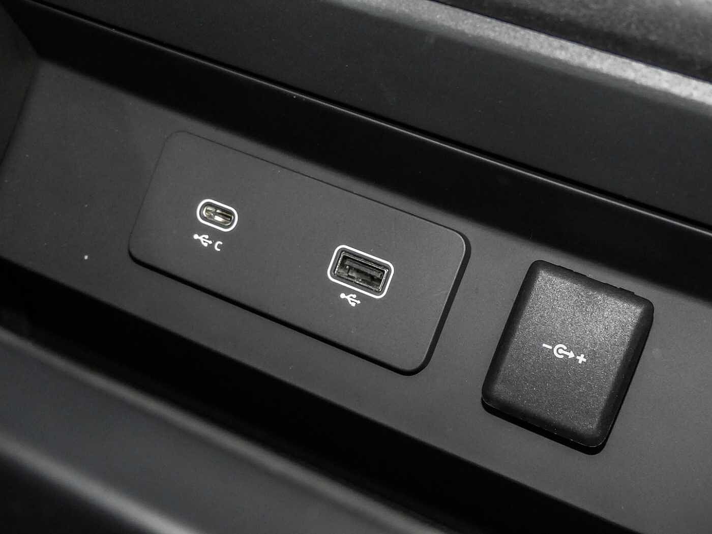 Land Rover Defender 90 Dynamic SE