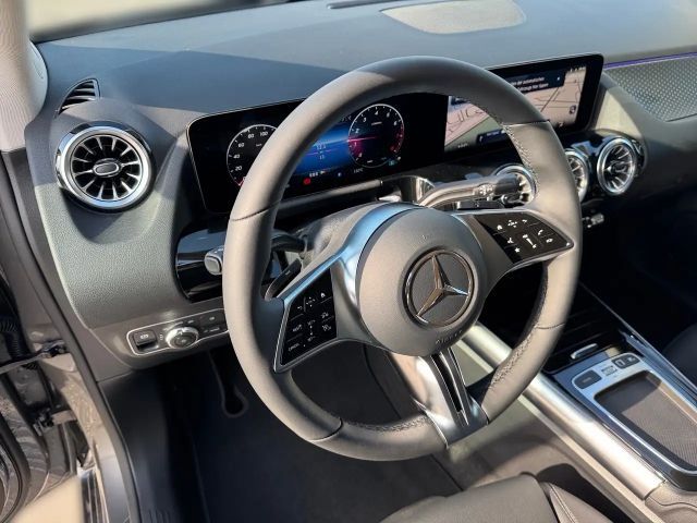 Mercedes-Benz B 180 Sedan