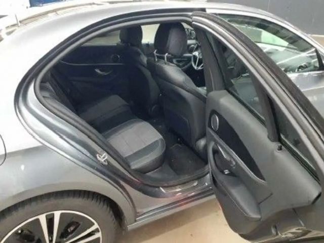 Mercedes-Benz E 220 AVANTGARDE E 220 d Sedan