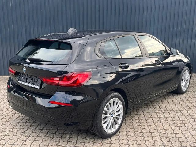 BMW 118 118i 5-deurs Sedan