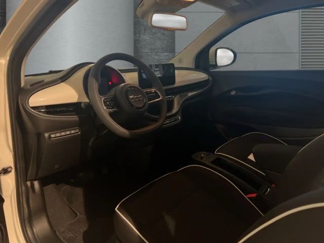 Fiat 500e Limosine 42KWH, Sitzheizung, Allwetterräder auf AL