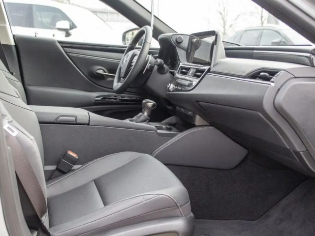 Lexus ES Business Line