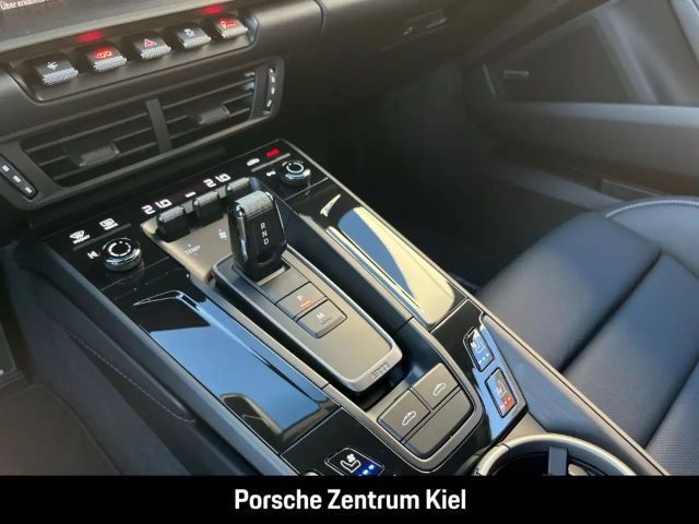 Porsche 992 4 Coupé GTS Targa