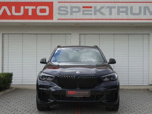 BMW X5 M50i