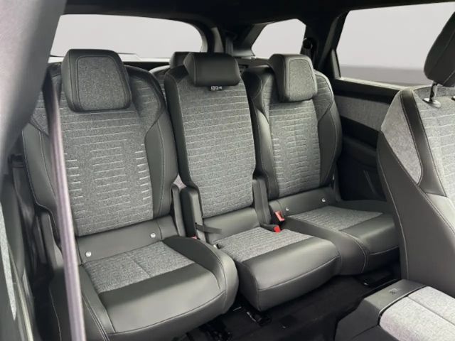 Peugeot E-5008 Allure Pack