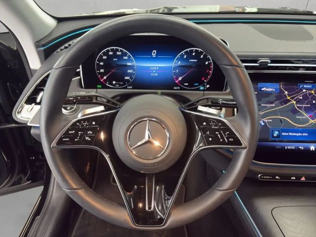 Mercedes-Benz E 200 Sedan