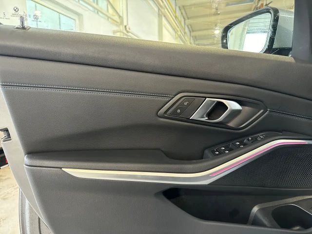 BMW 330 330i M-Sport Sedan xDrive