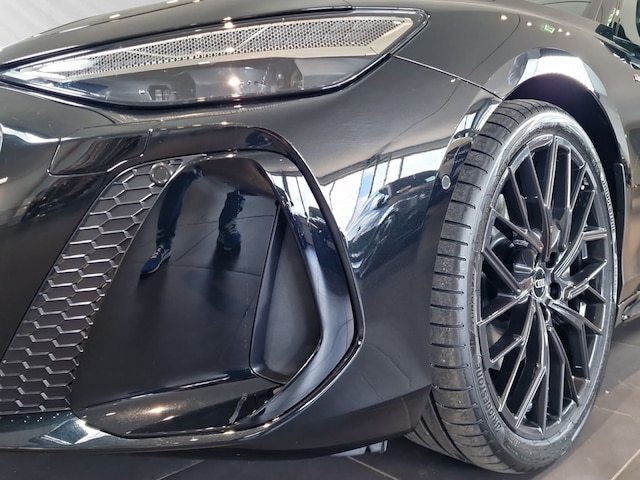 Audi A6 Avant Quattro S-Tronic