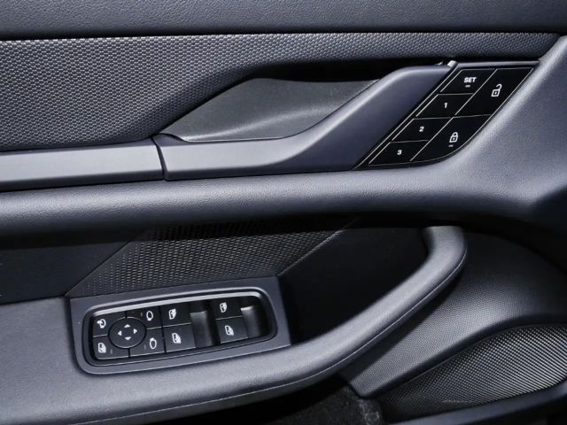 Porsche Taycan 4 Cross Turismo