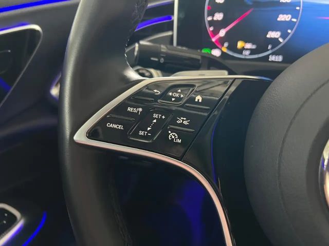 Mercedes-Benz E 200 AVANTGARDE Sedan