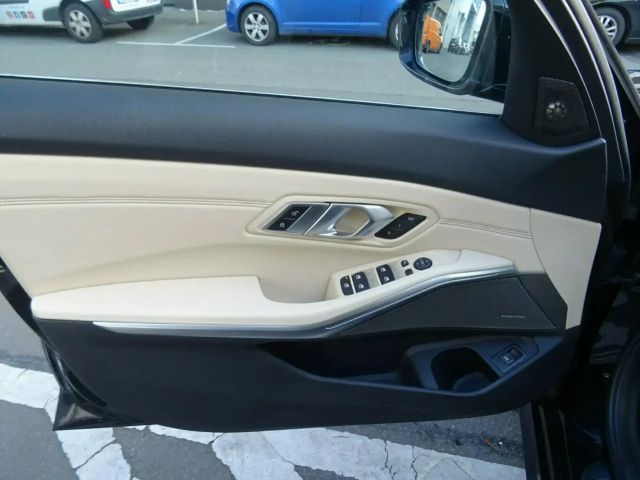 BMW 320 320d Luxury Line Touring xDrive