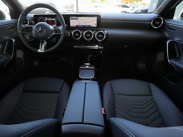 Mercedes-Benz A 180 PANORAMA+KAMERA+TOTWINKEL+MBUX+LED+18 ZOLL