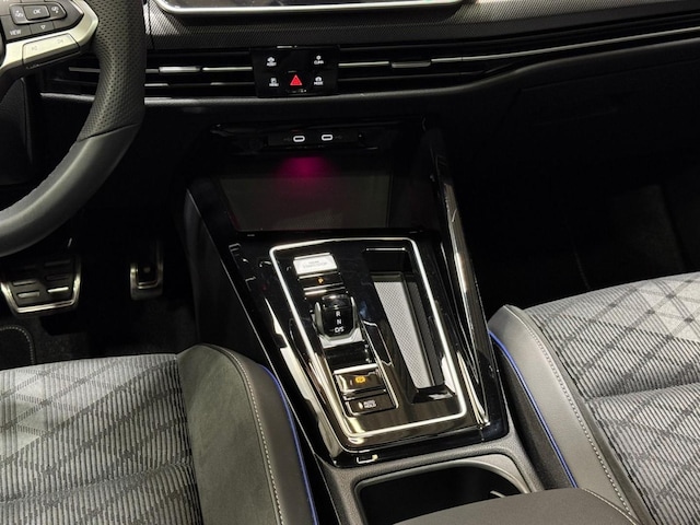 Volkswagen Golf 1.5 eTSI DSG R-Line