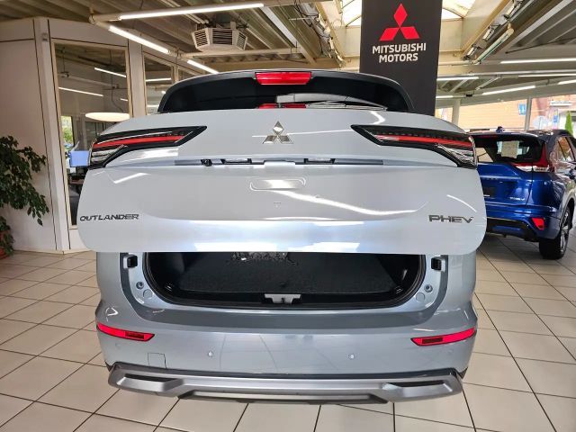 Mitsubishi Outlander 2,4 Intro