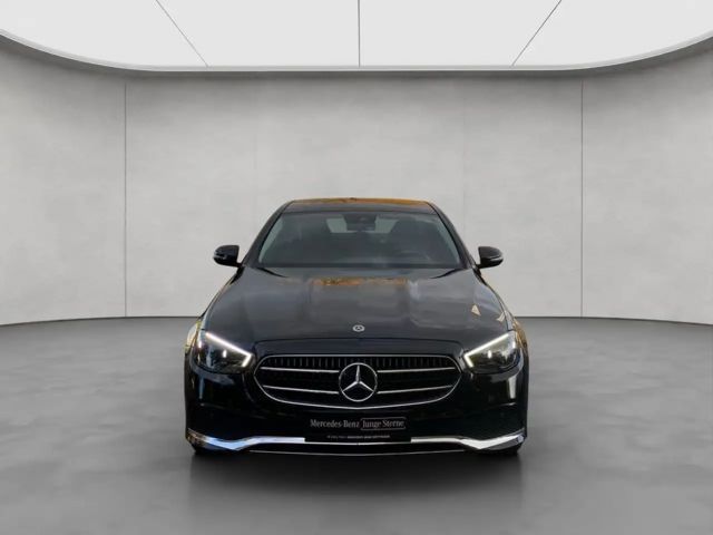 Mercedes-Benz E 220 Sedan