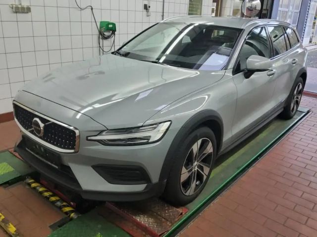 Volvo V60 Cross Country AWD Plus