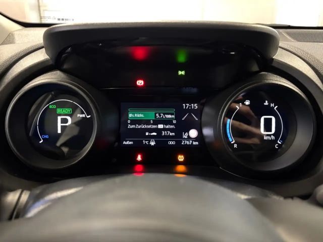 Toyota Yaris Hatchback Hybride Team D