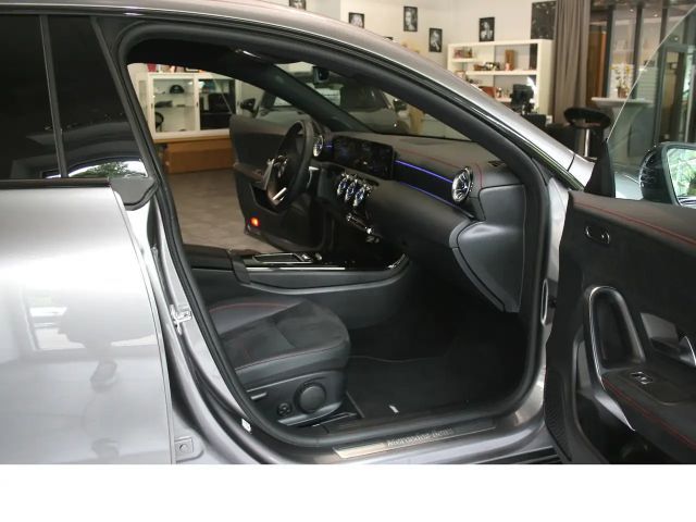 Mercedes-Benz CLA 200 AMG Line