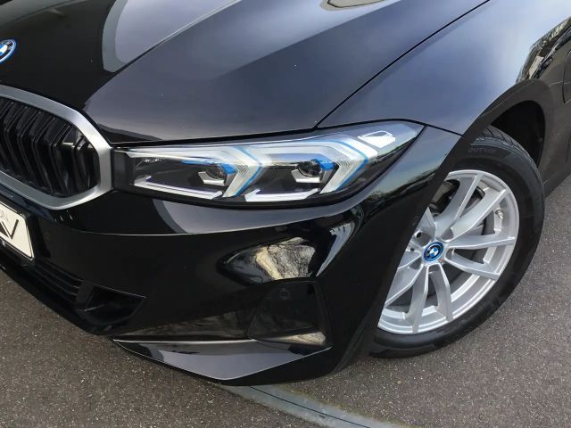 BMW 330 330e Touring xDrive