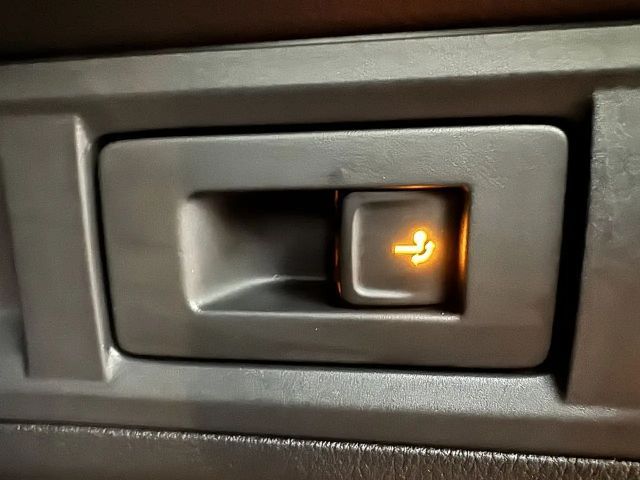 Skoda Octavia Kombi 2,0TDI *LED*AHK*Smart Link*Tempomat*Getön...