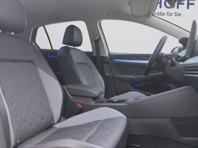 Volkswagen Golf 1.5 eTSI DSG