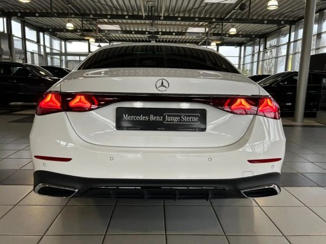 Mercedes-Benz E 200 AMG Line Sedan