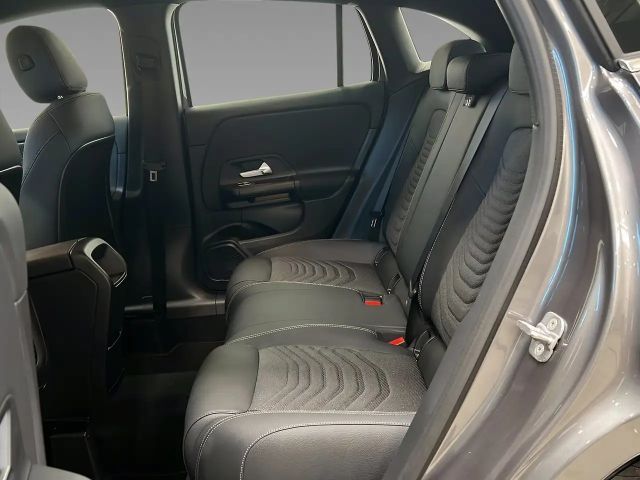 Mercedes-Benz GLA 200 MBUX+LED+PARKTRONIC+Kamera+SHz+AHK