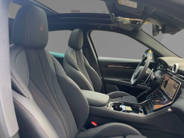 Maserati Grecale Folgore mit 558 PS Allrad 500 KM Reichweite - Mase