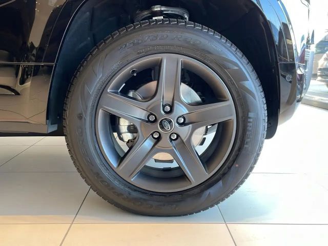 Land Rover Defender 110 D250 Dynamic SE