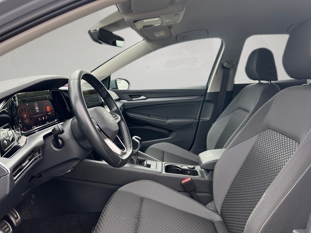 Volkswagen Golf Golf 1.5TSI Active NAVI+LED+APP-CONN+SITZHZ+++