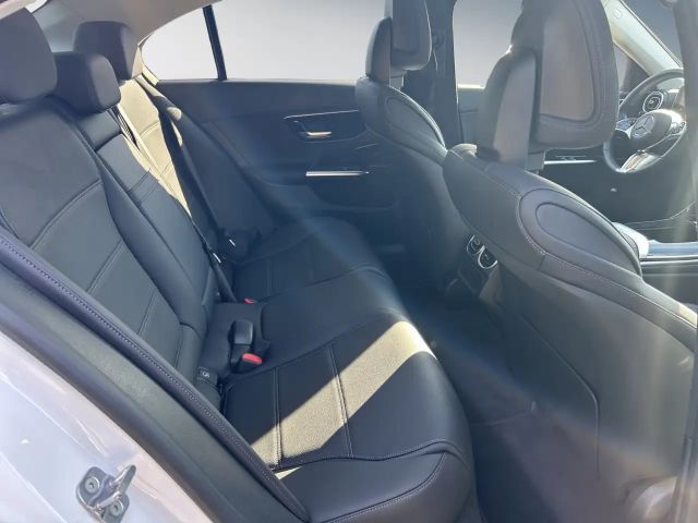 Mercedes-Benz C 180 AVANTGARDE Sedan