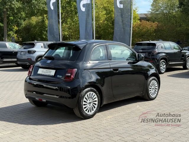 Fiat 500e +Klimaaut.+Tempomat+CarPlay+Spurhalte Navi Digital