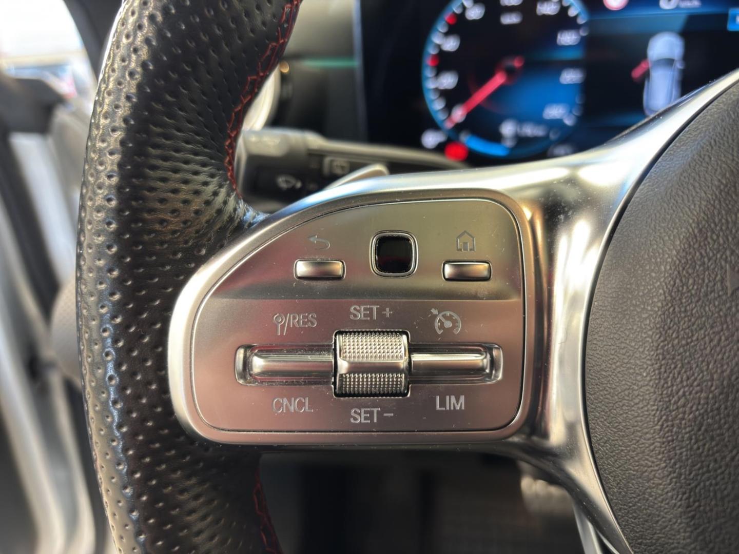 Mercedes-Benz CLA 200 AMG Line