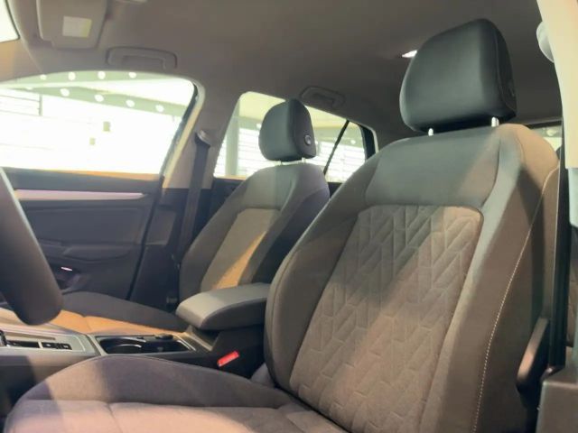 Volkswagen Golf 1.5 eTSI DSG Golf VIII Life