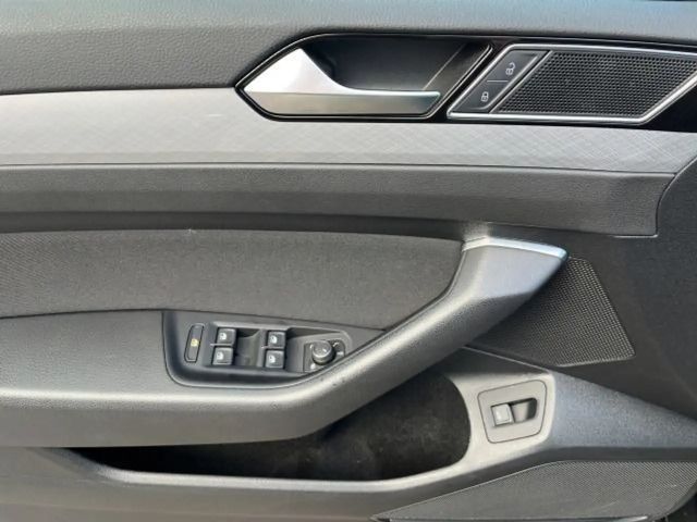 Volkswagen Passat 1.5 TSI Business DSG Variant