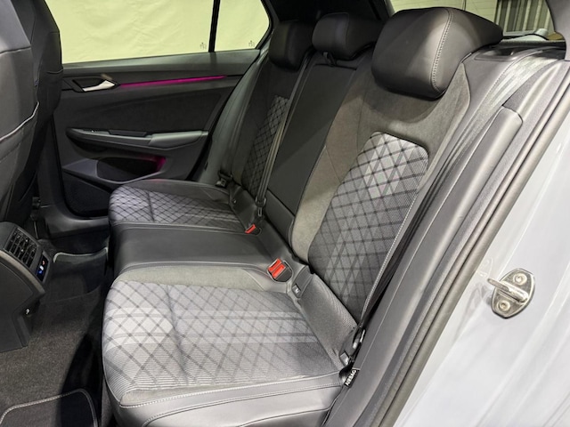 Volkswagen Golf 1.5 eTSI DSG R-Line