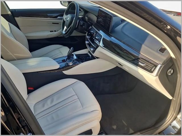 BMW 530 530d Luxury Line Touring xDrive