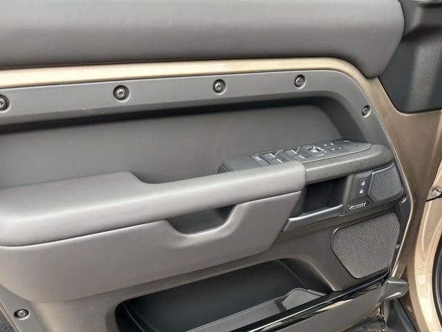 Land Rover Defender 110