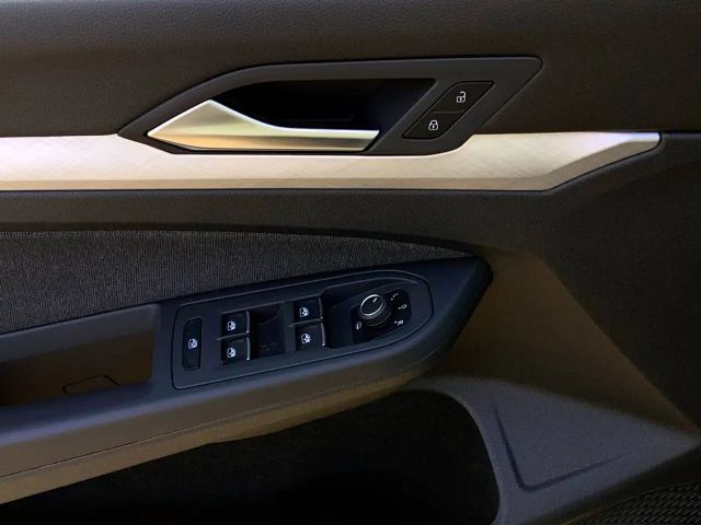 Volkswagen Golf 1.5 TSI DSG Life Variant