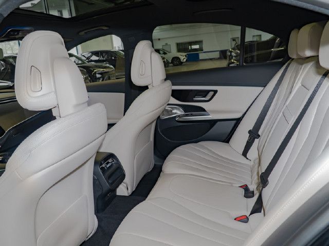 Mercedes-Benz E 200 Sedan