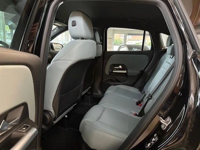 Mercedes-Benz GLA 200 Modelljahr2025+Night+Fondsitze verstellbar+AHK+DIS