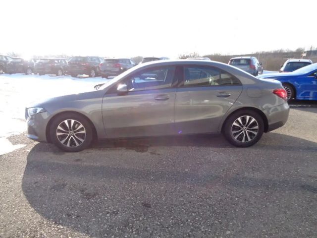 Mercedes-Benz A 180 A 180 d