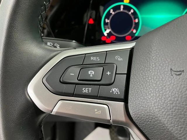 Volkswagen Golf Life Variant