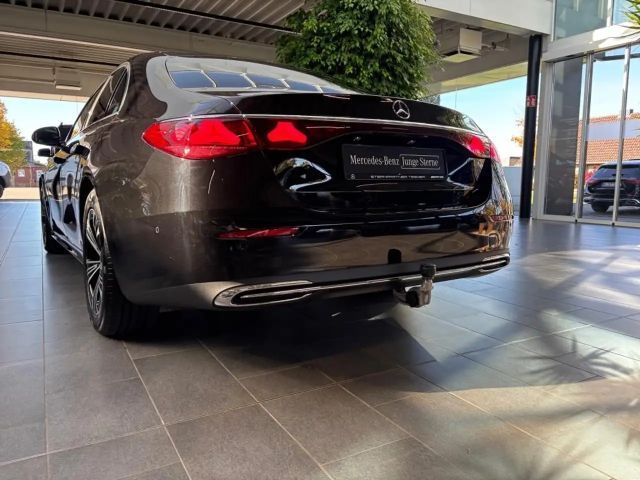 Mercedes-Benz E 200 AVANTGARDE Sedan