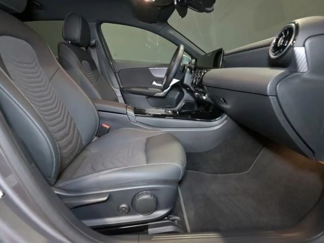 Mercedes-Benz A 200 A 200 d