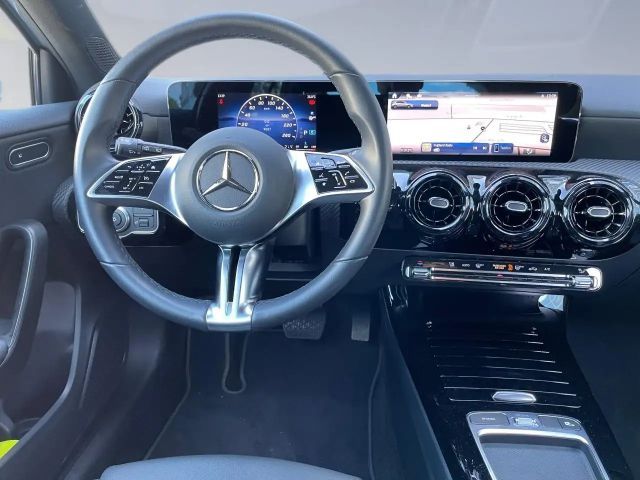 Mercedes-Benz A 180 A 180 d