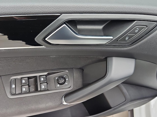 Volkswagen Touran 1.5 TSI DSG IQ.Drive R-Line