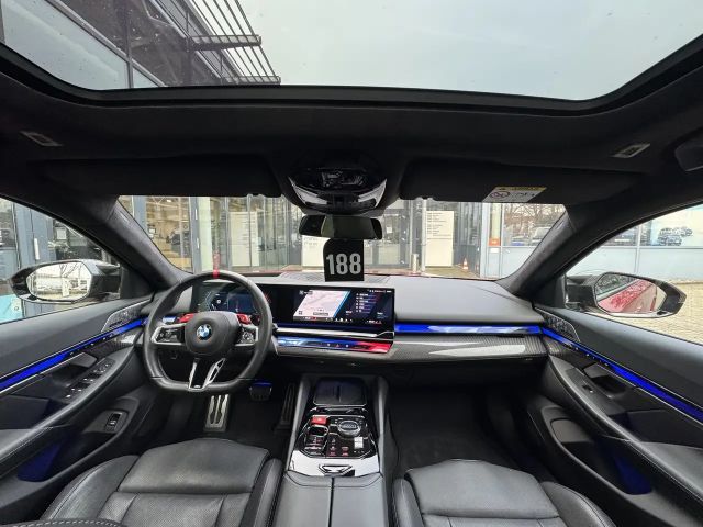 BMW M5 Touring  PANO AHK B&W DA-Prof 360° 0,5%